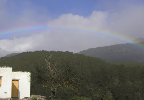 Crete walks: Agios Ioannis with rainbow